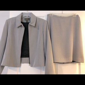 Blazer and Skirt Gray printed suit